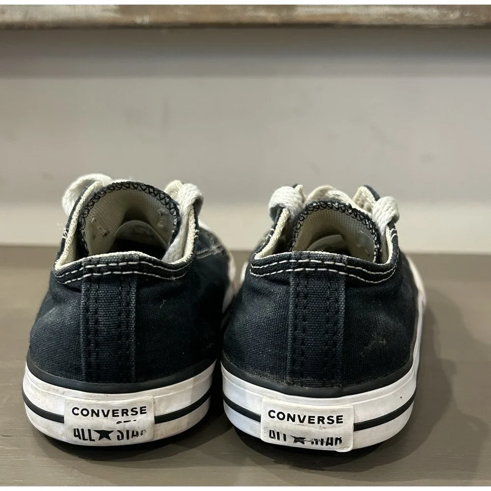 Converse Kids‎ Chuck Taylor All Star Classic Low Top Sneaker Shoes Size 9 Unisex